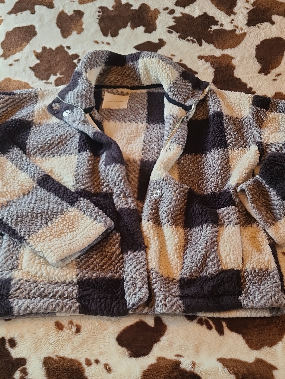 Thread & Supply Women's Teddy Jacket in Gray & Cream Plaid
